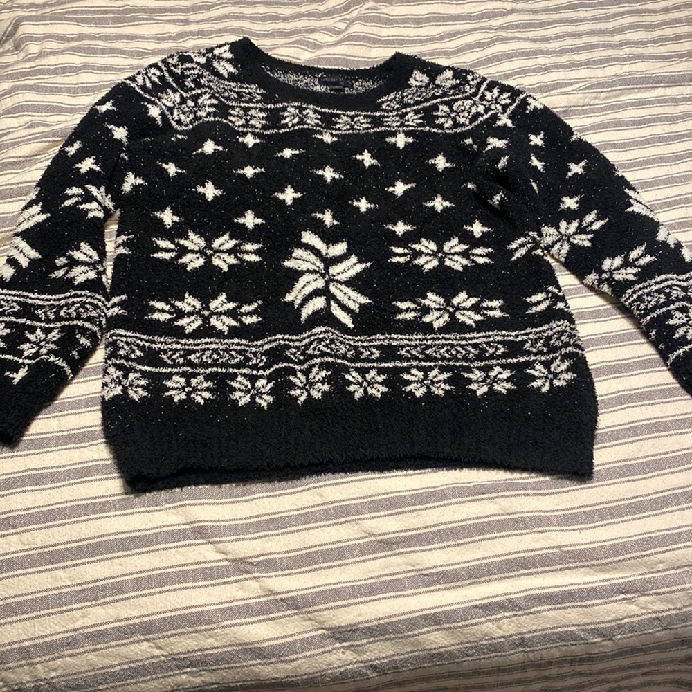 Lightly used Barefoot Dreams Cozychic black & white fair-isle sweater size large